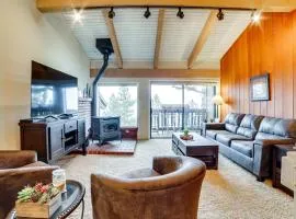 Walk to Ski Lift Mtn-View Condo in Mammoth Lakes