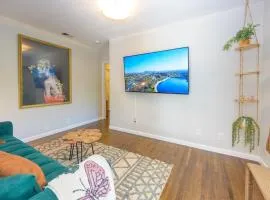 Charming and Cozy 1 Bedroom 1 Bathroom Guest Suite in Silverlake