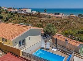 Family cottage in Benajarafe w pool and sea view, hotel in Vélez-Málaga