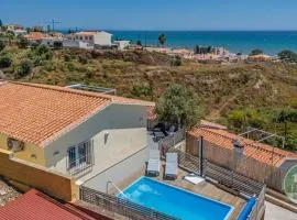 Family cottage in Benajarafe w pool and sea view