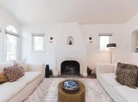 Lovely 2 Bedroom 1 Bathroom Home in Prime Burbank Location