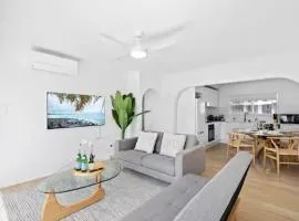 Beachfront Escape Broadbeach - 2BD, Pool, Sleeps 7