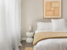 Refined 2BR King Suite with Gym and Lounge - The MORGAN