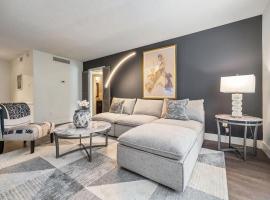 Special 2BR Galleria Condo Pool View Private Entrance, hotel a Houston
