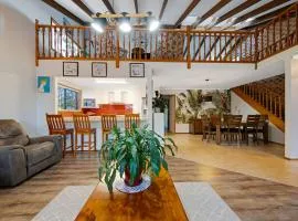 Modern 4-Bedroom Home Steps to Sunshine Bay Beach