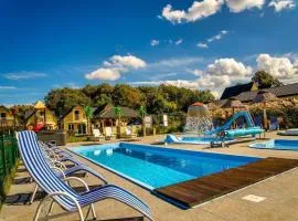Comfortable holiday homes, pool and whirlpool
