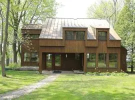 Lakefront Chalet in Montreal