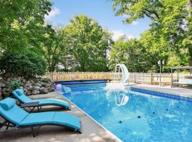 Secluded Luxe 5BR Estate| Pool, Wineries, Near ND, hotel in Buchanan