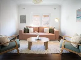 Charming 2BR Home with Garden & BBQ - Free Parking