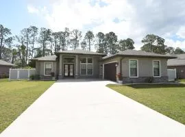 Modern 3BR Retreat Heated Pool & Large Game Room