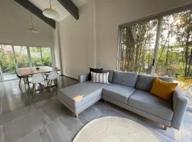 Casa llena de vida con 3 habitaciones y 1 suite