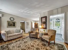 Charming 2BR - Antique Cottage