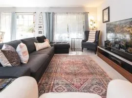 Sherman Oaks 2bedroom 2 bathroom Condo next to Ventura Blvd