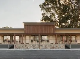New Crossing Place Motel