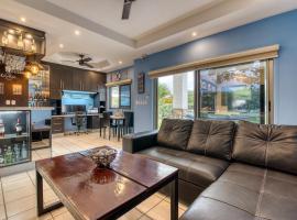 Hacienda Iguana Luxury Apartment with Pool & Golf, hotel com piscina em Tola