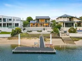 Sorrento Waterfront Retreat & Pool