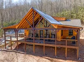 Beautiful Cabin with Lofted Space and Deck in Topton, North Carolina