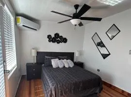 Estudio práctico y confortable en segundo piso