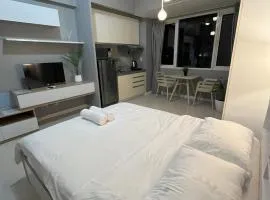 Modern condo 3 min walk to Ayala in Cebu business Park Near IT park