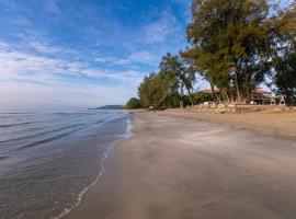 Adena Beach Resort, beach hotel in Kuantan