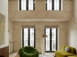 The Sapphire Glow Saigon-Chic Apartment with Elevator Access-Coffee 24-7