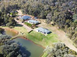 Wildgreen Villa - Lakeside Hideaway in Winery Estate, Hotel in Yallingup Siding