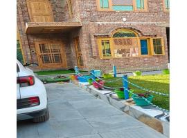 Sun Shine Guest House Baderkote Gulmarg, hotel in Tangmarg