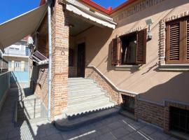 Villa Luarasi, hotel in Korçë