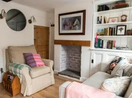 Cosy Period Cottage in Titchfield Village