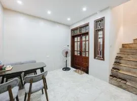 New house 4 bed 5 bath Old Quarter Center Near Market
