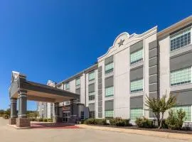 Super 8 by Wyndham San Antonio/Alamodome Area
