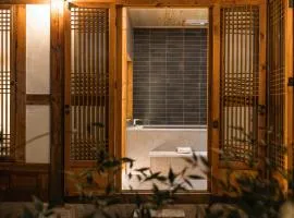 Luxury Hanok Warm Nest Retreat