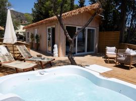Luxury Boutique Jacuzzi Chalet, campsite in Maro