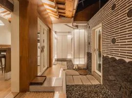 Luxury Hanok Alley Haven