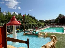 GlampChalet 5 Persone Pool&Parking-Pietra Ligure, hotel di Pietra Ligure