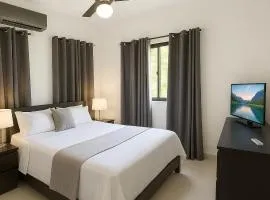 Modern 2BR Apartment 3 Min from Airport with Free Parking