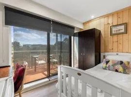 72CHS Abnb-Style Garden view, 2Parking, Pool, 3mins to Darling Harbour