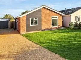 Bright & Stylish Bungalow Retreat in Attleborough