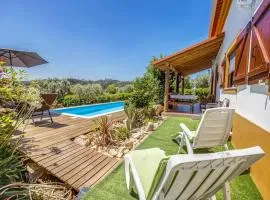 Carcavelos Villa with Pool