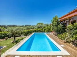 Carcavelos Villa with Pool