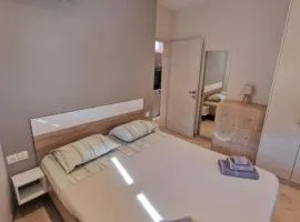 Diana's Cozy 18 Apartment