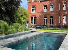 Herrenhaus mit Pool-Landschaft
