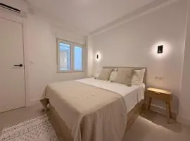 NEW - Old Town Modern Apartment Close to Beach