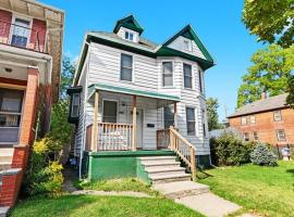 The Sheridan Family Compound، فندق في ديترويت