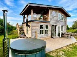 Unique Hot-tub Chalet with Balcony Views