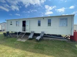 FamilyCaravan-SeaView-Garden-Ensuite-NearBeach