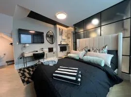 Modern Studio Living, 300m from Totteridge & Whetstone Station