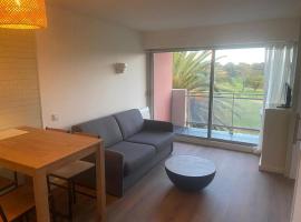 Appartements rénovés vue golf, hotel en Anglet