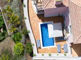 Luxury Villa Pembe Palheiro Village by Holiday Rental Madeira, hotel in São Gonçalo