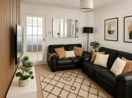 Modern 2-Bed Home with great location in Luton